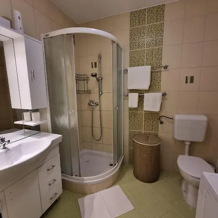 Apartma Katarina's Place דירה בובק