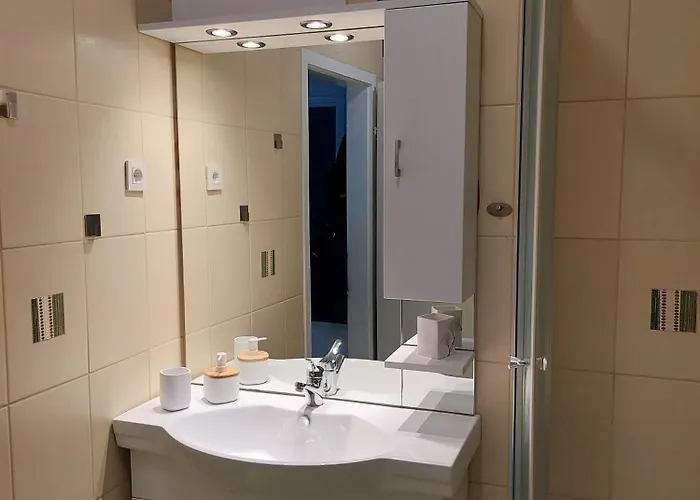 Apartma Katarina's Place דירה