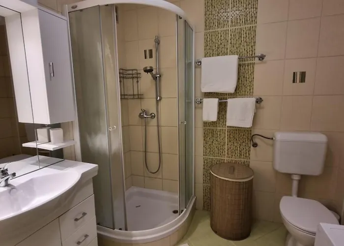 Apartma Katarina's Place דירה בובק