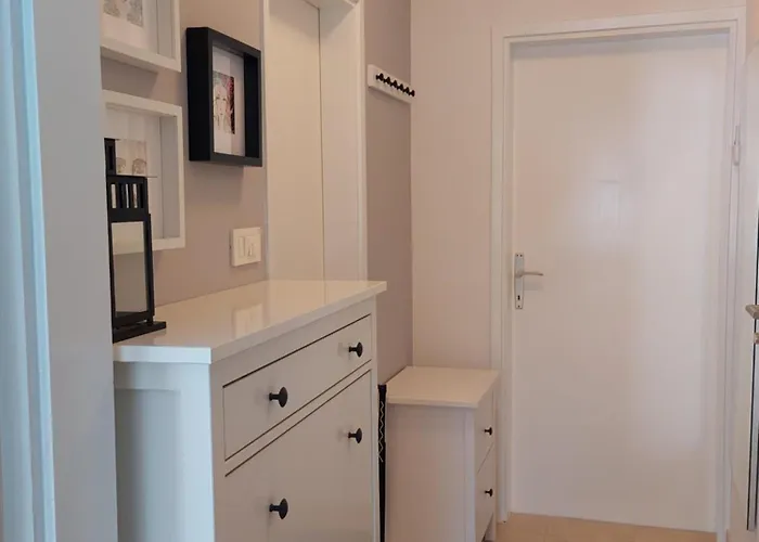 Apartma Katarina's Place דירה