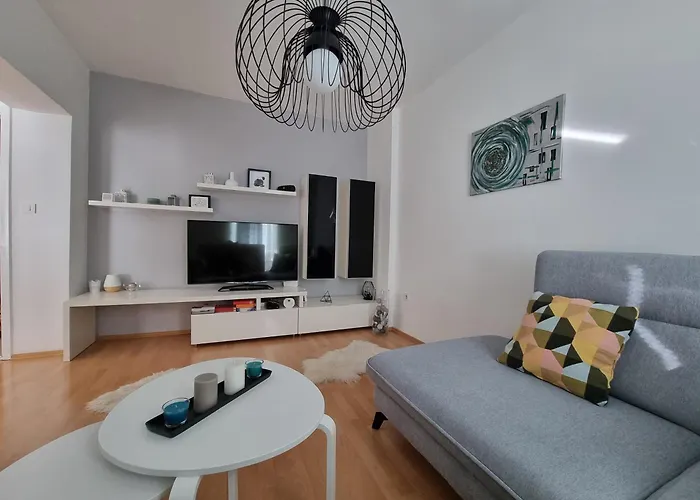 Apartma Katarina's Place דירה
